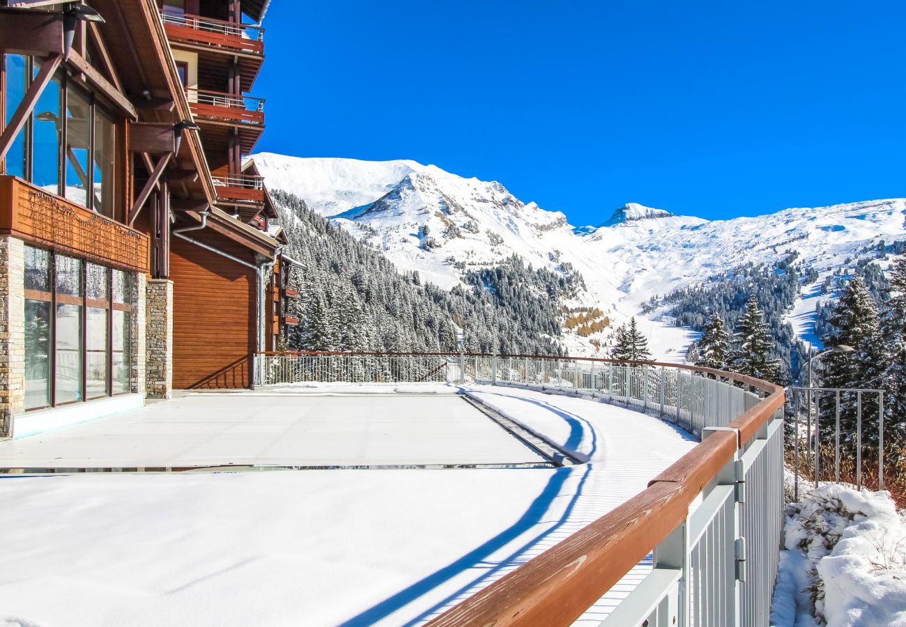 1-bed apartment Flaine, ski-in ski-out, parking, swimming pool