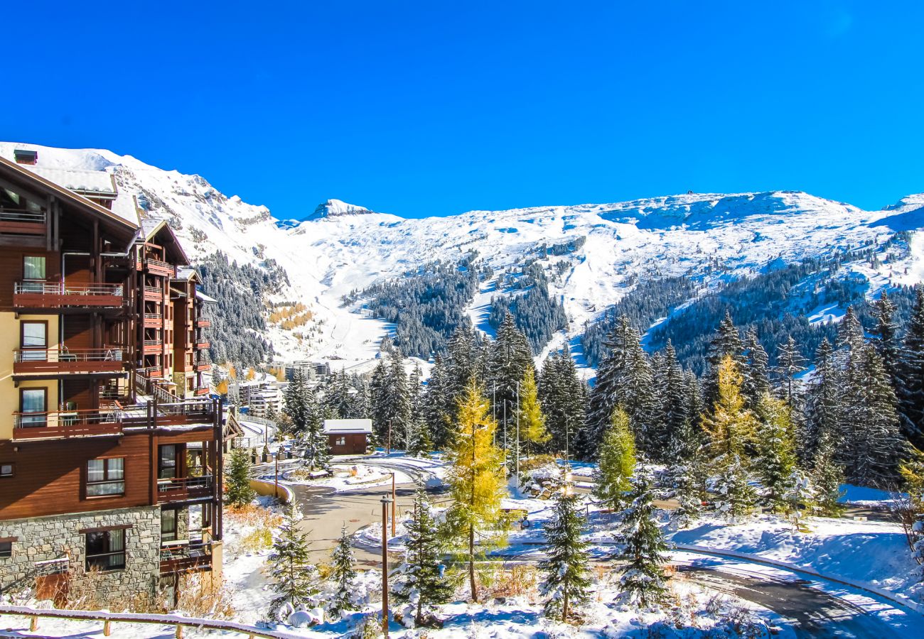 1-bed apartment Flaine, ski-in ski-out, parking, swimming pool