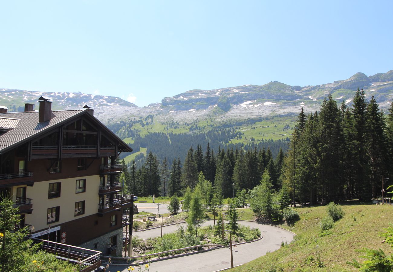 Apartment in Flaine - T2 Agréable, Residence 4* avec Piscine, Parking