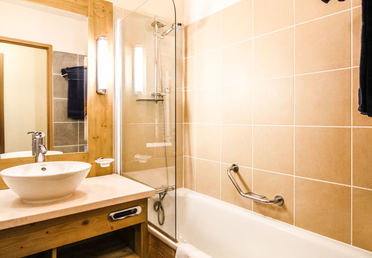 Apartment in Flaine - T2 Agréable, Residence 4* avec Piscine, Parking