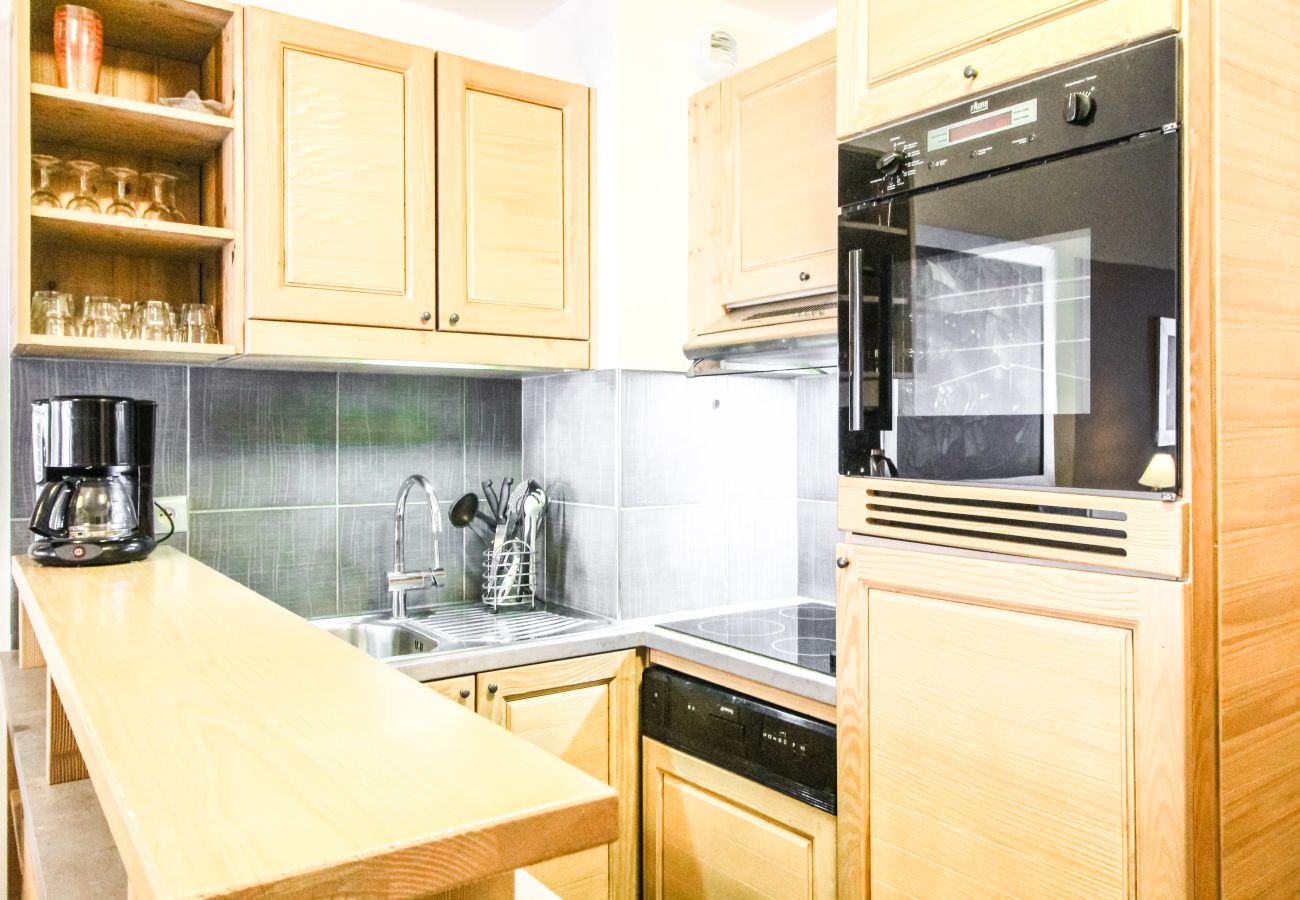 Apartment in Flaine - T2 Agréable, Residence 4* avec Piscine, Parking